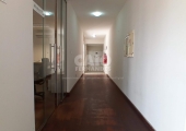 Prédio comercial em Tirol - Foto